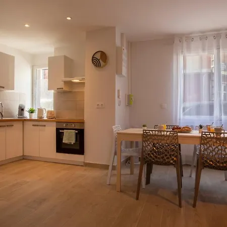 Loc Trotteur Le Safran F2 Grand Confort, Gare Sncf De