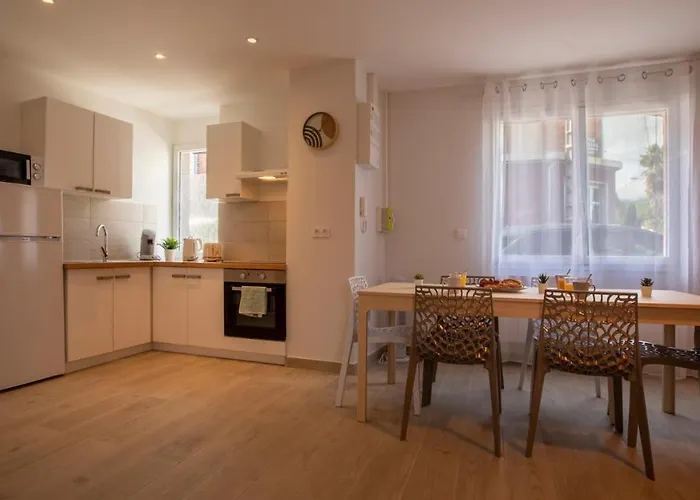 Loc Trotteur Le Safran F2 Grand Confort, Gare Sncf De