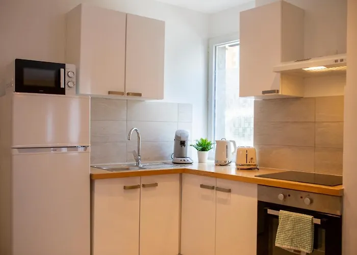 Loc Trotteur Le Safran F2 Grand Confort, Gare Sncf De